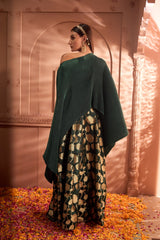 Tasuvure Divine Embroidered Cape Set With Banarasi Lotus Ghaghra - Green