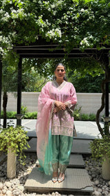 Tasuvure X MW Aaina Ada Farshi Set - Gulabi Phool Colourblock