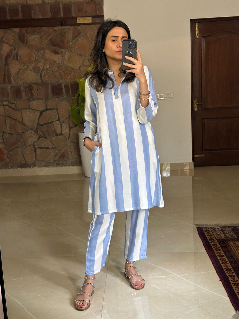 Bold blue and white KP set