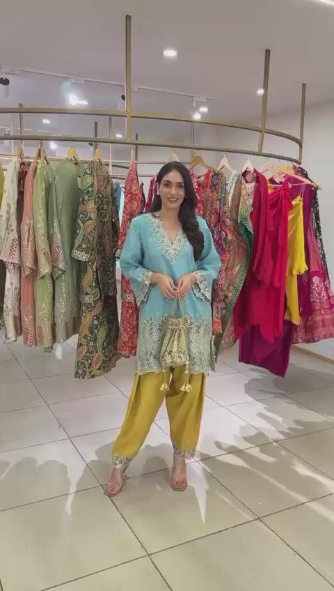 Aaina Ada Farshi Set - Neelam Pati Colourblock