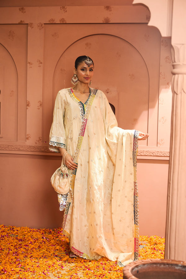 Tasuvure Inayat Tissue Kurta Set - Ivory