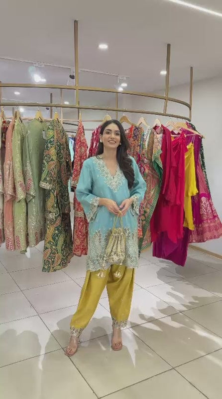 Tasuvure X MW Aaina Ada Farshi Set - Neelam Pati Colourblock