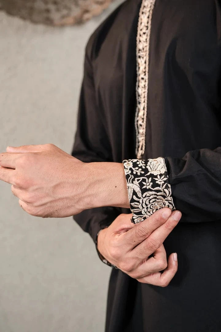 Tasuvure X MW  BLACK KURTA SET WITH BLACK GARA GLAZED JACKET