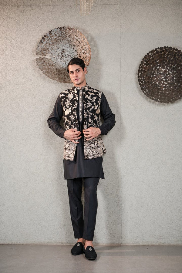 Tasuvure X MW  BLACK KURTA SET WITH BLACK GARA GLAZED JACKET
