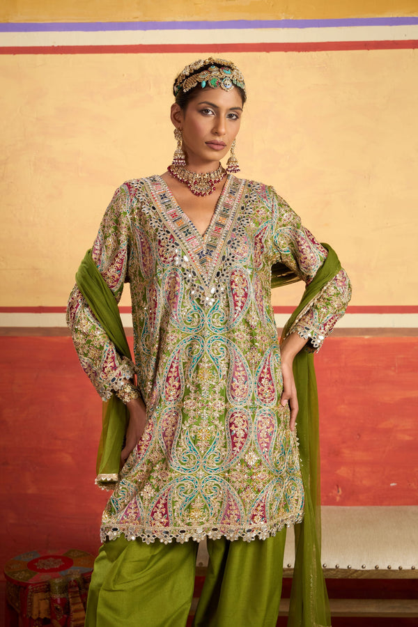Tasuvure X MW  Elizey Paisley Embroidered Kurta Set - Mehendi Green