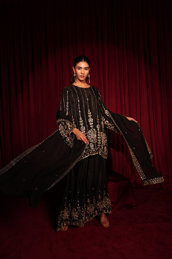 Tasuvure X MW  Inaari Black cutdana sharara set
