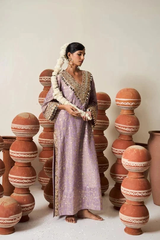 Tasuvure X MW  Inaaya Embroidered Kaftan - Lavender