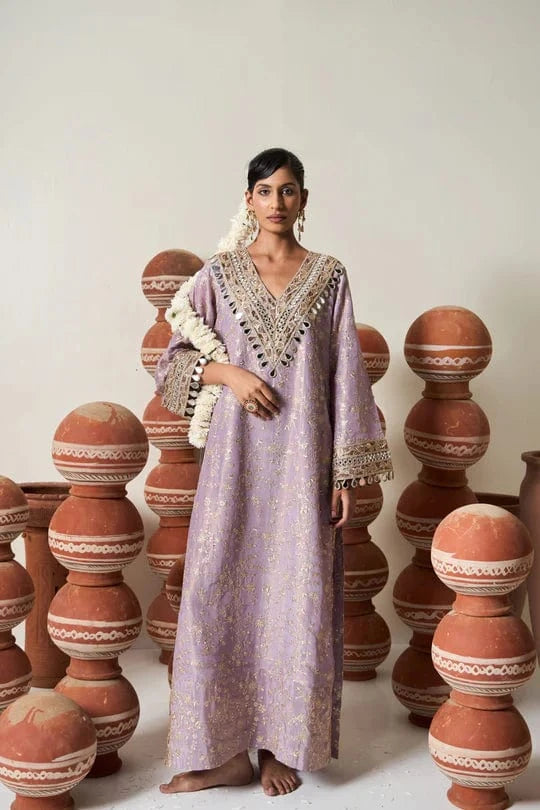 Tasuvure X MW  Inaaya Embroidered Kaftan - Lavender