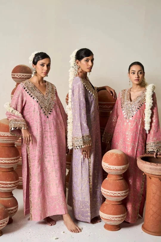 Tasuvure X MW  Inaaya Embroidered Kaftan - Lavender