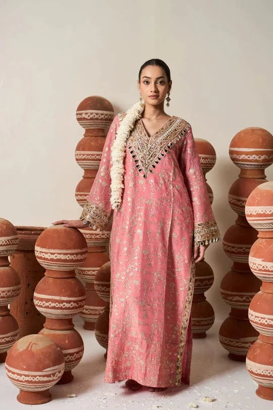Tasuvure X MW  Inaaya Embroidered Kaftan - Pink
