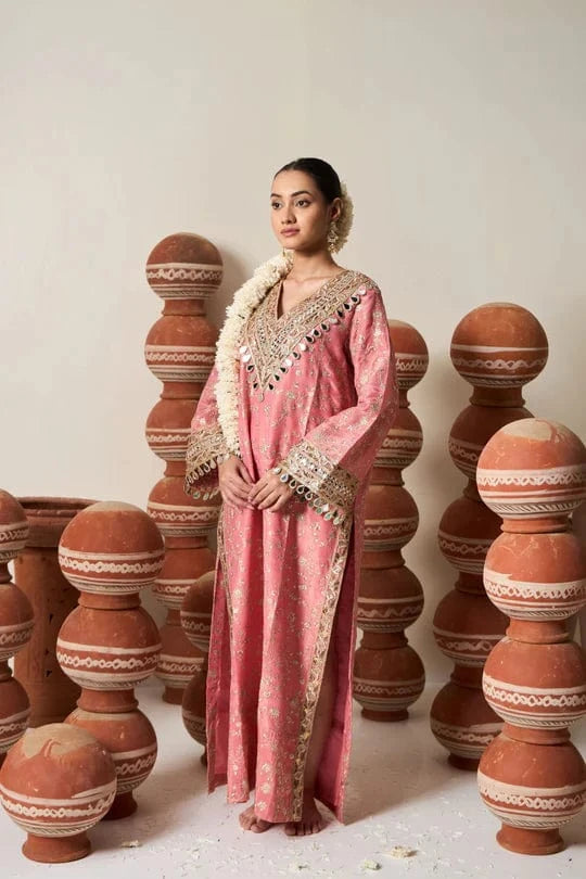 Tasuvure X MW  Inaaya Embroidered Kaftan - Pink