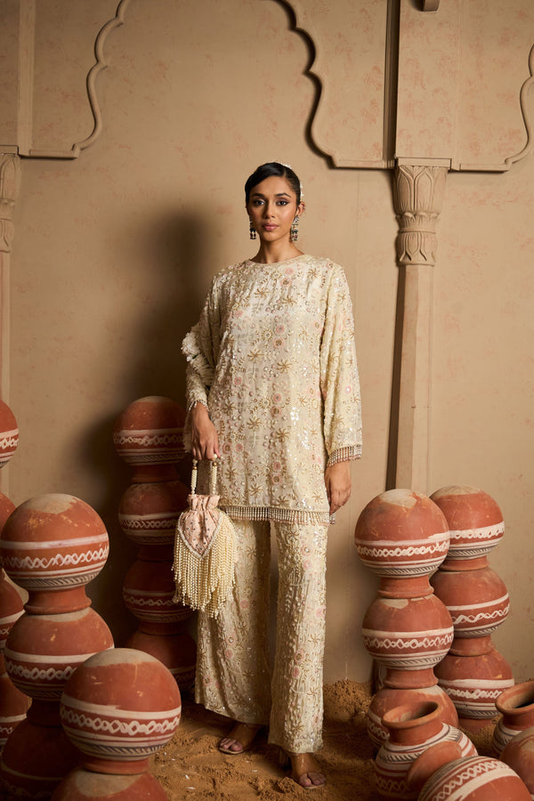Tasuvure X MW  Inaayat Embroidered Tunic Set - Cream & Pink