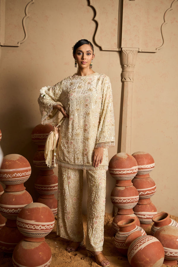 Tasuvure X MW  Inaayat Embroidered Tunic Set - Cream & Pink