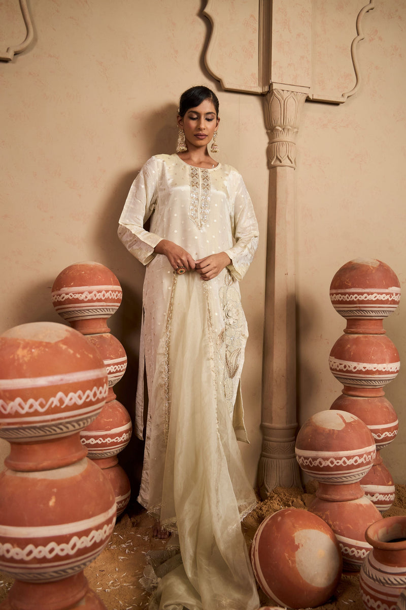 Tasuvure X MW  MW Kurta Set - Ivory