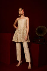 Tasuvure X MW  MW OFFSHOULDER EMBROIDEREY TOP-BEIGE