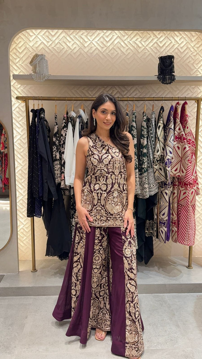 Tasuvure X MW  MW One-shoulder Cape Set - MAROON