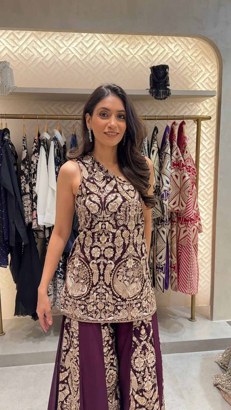 Tasuvure X MW  MW One-shoulder Cape Set - MAROON