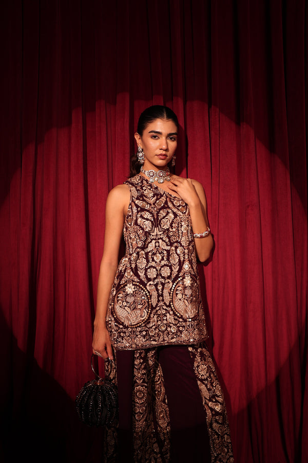 Tasuvure X MW  MW One-shoulder Cape Set - Maroon & Gold