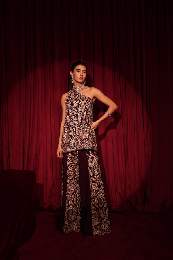 Tasuvure X MW  MW One-shoulder Cape Set - Maroon & Gold