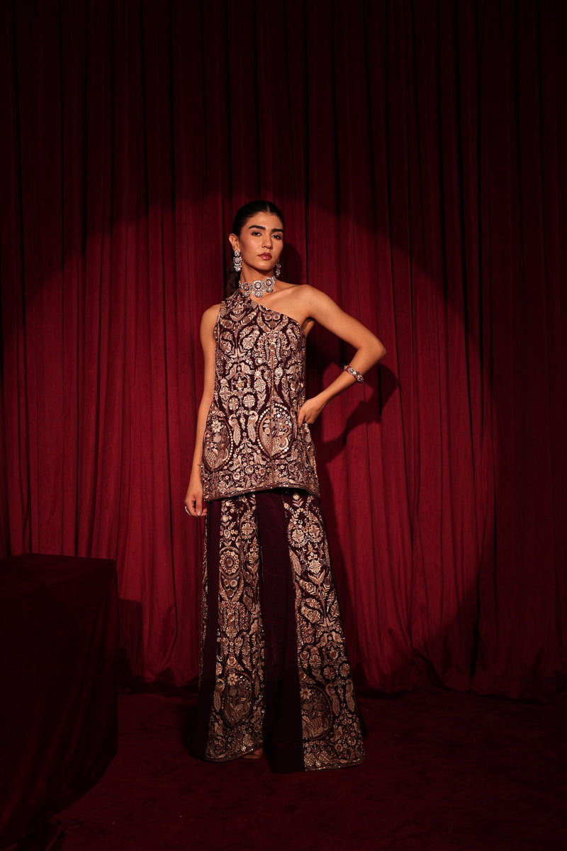 Tasuvure X MW  MW One-shoulder Cape Set - Maroon & Gold