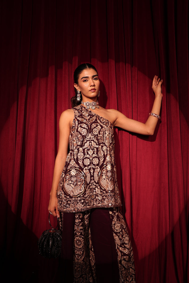 Tasuvure X MW  MW One-shoulder Cape Set - Maroon & Gold