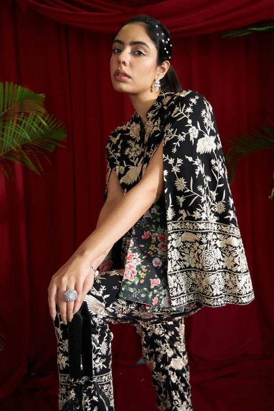 Tasuvure X MW  Reyna Gara Glazed Cape Jacket With Coordinated Pants- Black