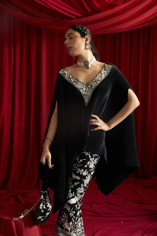 Tasuvure X MW  Reyna Gara Glazed Embroidered Pleated V- Neck Cape Coordinated with Straight Pants - Black