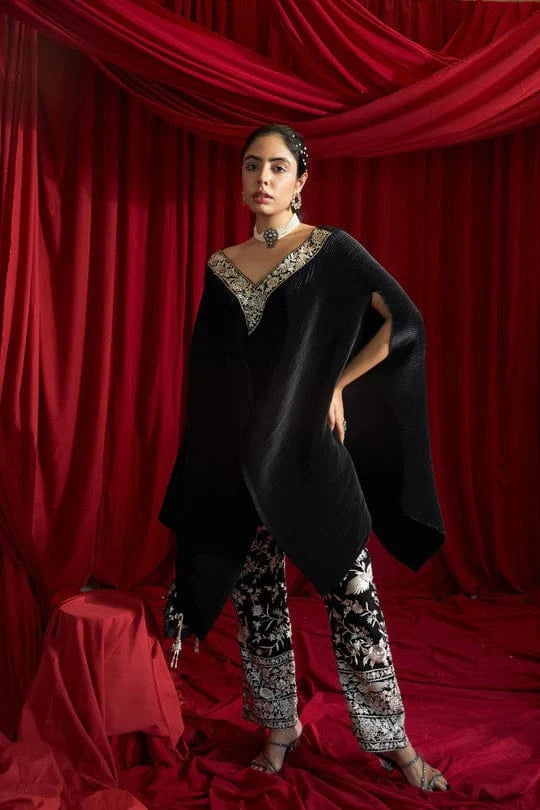 Tasuvure X MW  Reyna Gara Glazed Embroidered Pleated V- Neck Cape Coordinated with Straight Pants - Black