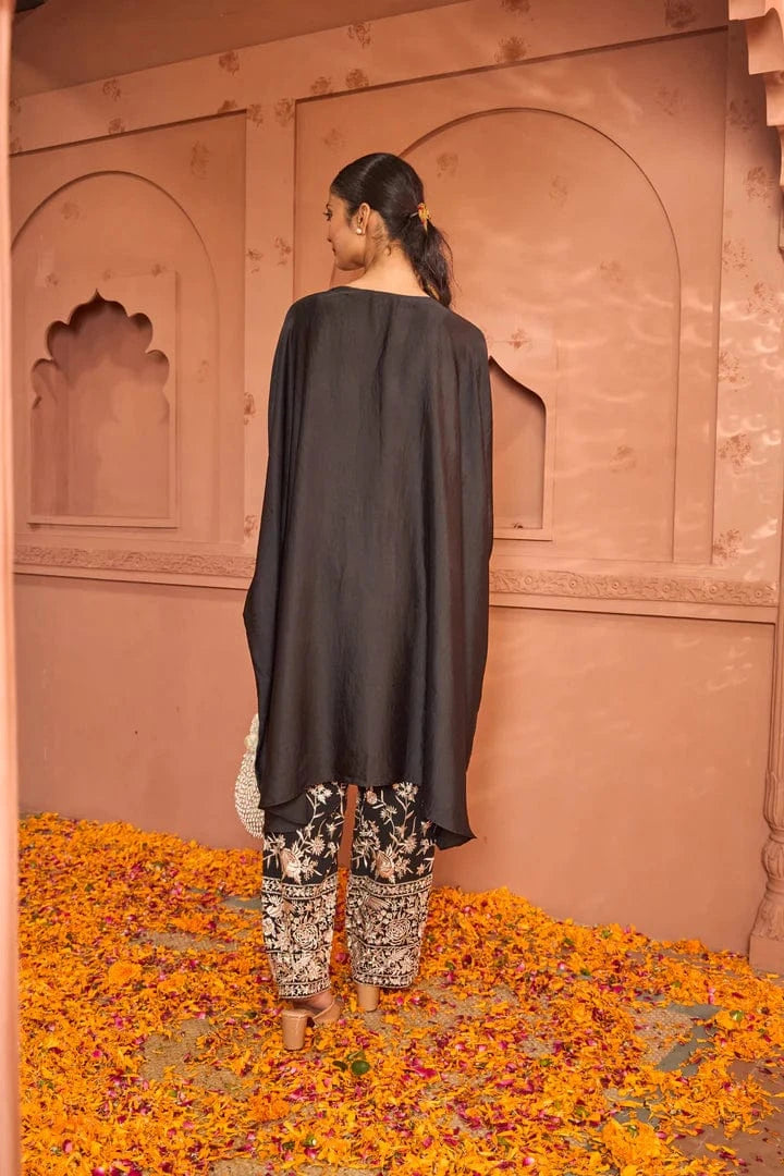 Tasuvure X MW  Reyna Gara Glazed Kaia Kaftan Top -Black