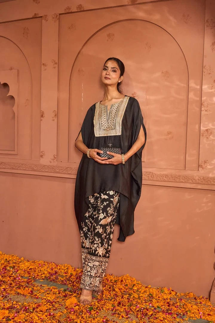 Tasuvure X MW  Reyna Gara Glazed Kaia Kaftan Top -Black
