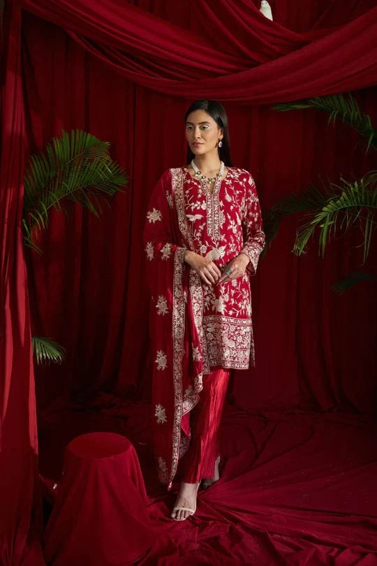 Tasuvure X MW  Reyna Gara Glazed Kurta With Pleated Pants and Dupatta- Red