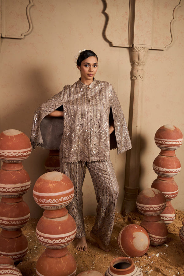 Tasuvure X MW  Seraphic Sequins Cape Jacket Set - Gold