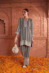Tasuvure X MW  Threadwork Embroidered Kurta with Co-ordinated Pants - Black