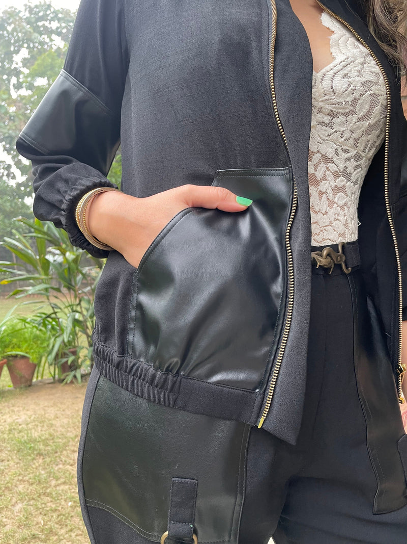 Mitaliwadhwa Faux leather and clamp set